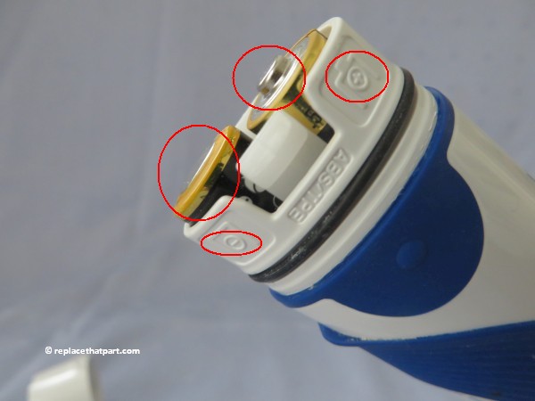 hoe vervang ik de batterijen van een oral b advancepower db4010 elektrische tandenborstel 06