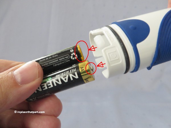 hoe vervang ik de batterijen van een oral b advancepower db4010 elektrische tandenborstel 07