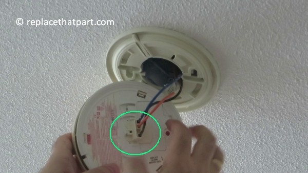 how to replace battery in firex smoke detector