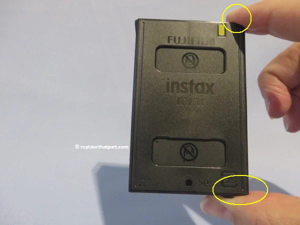 replace an empty film cartridge in a fujifilm instax mini 11 tutorial 05