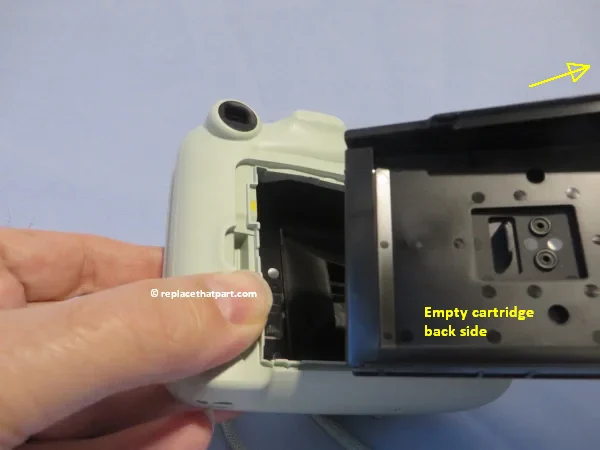 replace an empty film cartridge in a fujifilm instax mini 11 tutorial 09