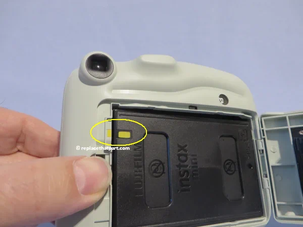 replace an empty film cartridge in a fujifilm instax mini 11 tutorial 11